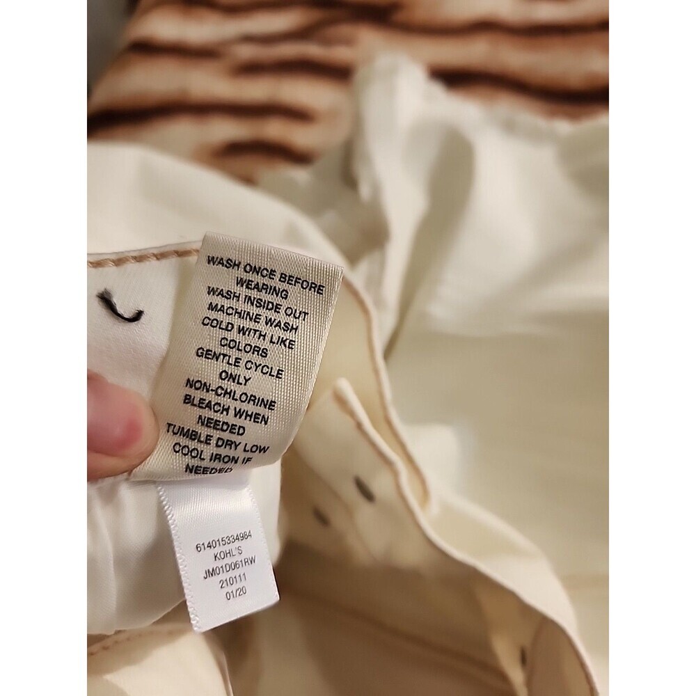 Mudd Womens Shorts Size 15 Ivory Stretch High Rise Midi Front Buttons - Picture 12 of 12